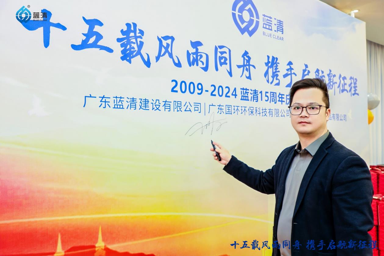 开车千万别穿洞洞鞋！有人因为油门被卡住导致事故发生